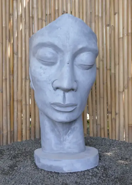 Artikelbild 1 des Artikels “Dilan - Gesicht mit Blick nach links, 120 cm H | Steinguss “